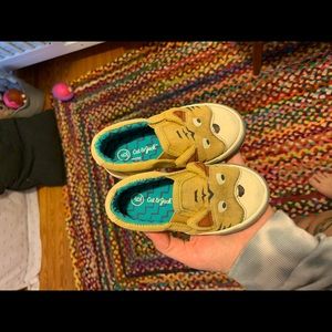 Cat and jack lion slip on sneakers toddler